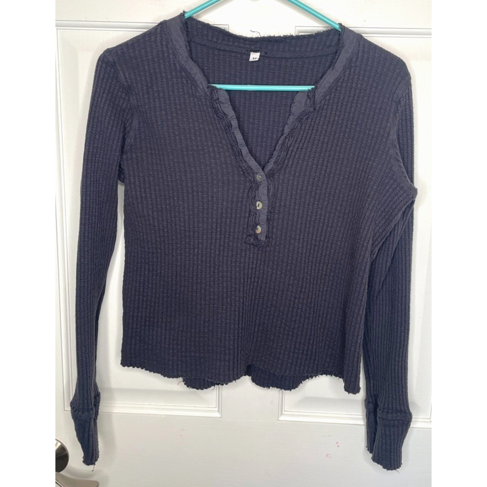 Women's Cropped Dark Gray Waffle Knit Thermal Henley Top Sz M Raw Edges Relaxed